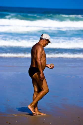 foto: Stefan Tell - solbränd farbror på stranden