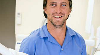 Porträttfotografering av tandläkare till reportage i Dentalmagazinet