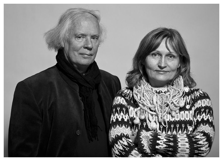 Ulf Stark och Anna Höglund, studioporträtt för Berghs Förlag 2011. Fotograf Stefan Tell